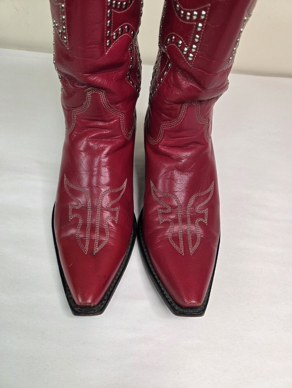 Frye VTG Red Leather Studded Cowboy Boots Beige Trim Silver Studs Western Sz 6.5 - Picture 5 of 16